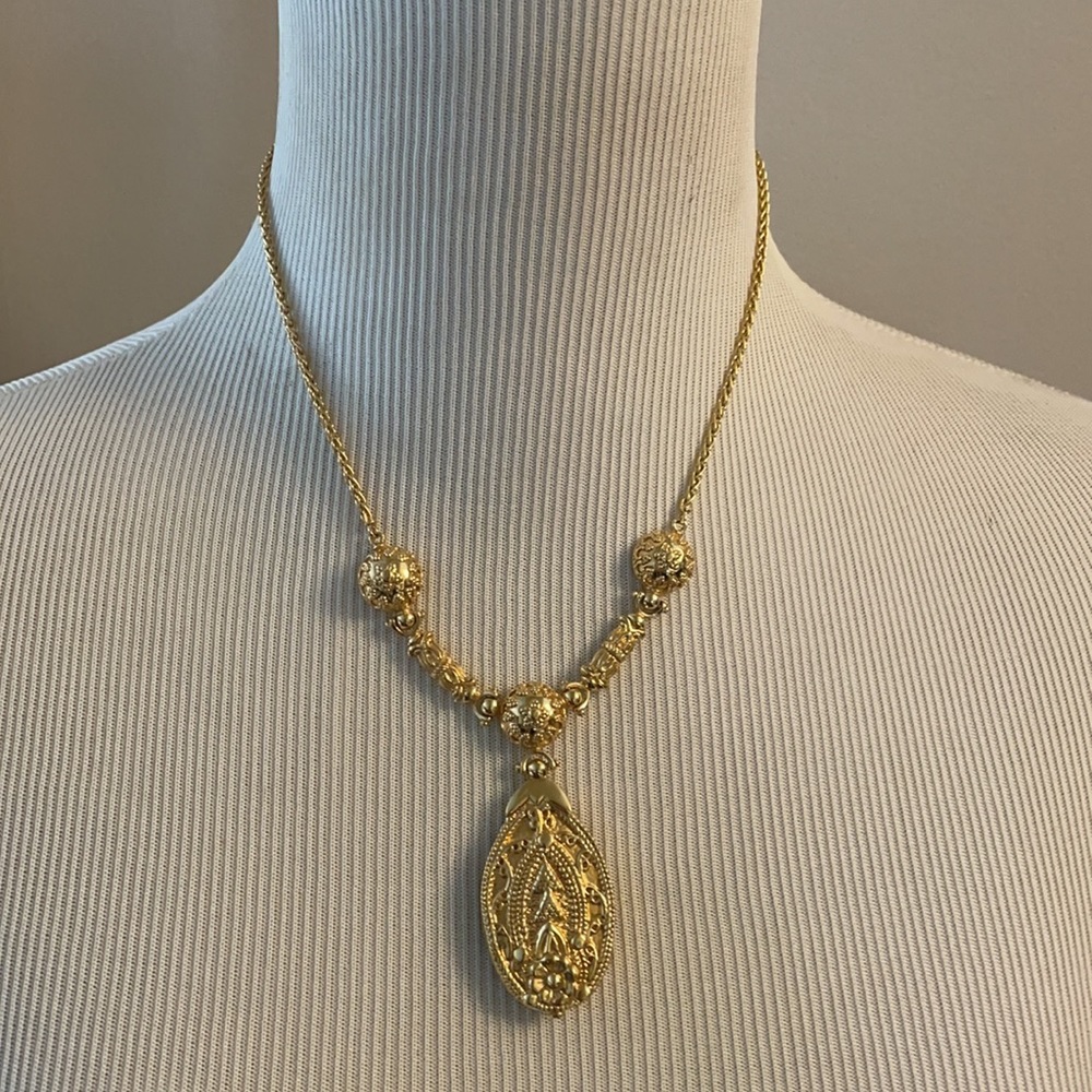 New Italian solid   18k pendant necklace
